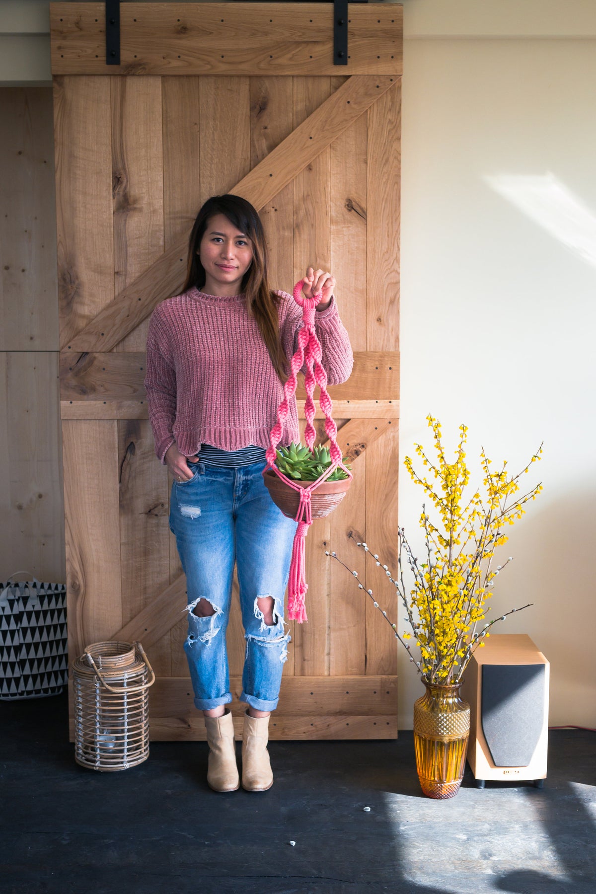 Macrame plant hanger / hanging planter / Succulent planter / Plant holder / Plant hanger / Modern macrame / Gift for her / Housewarming gift