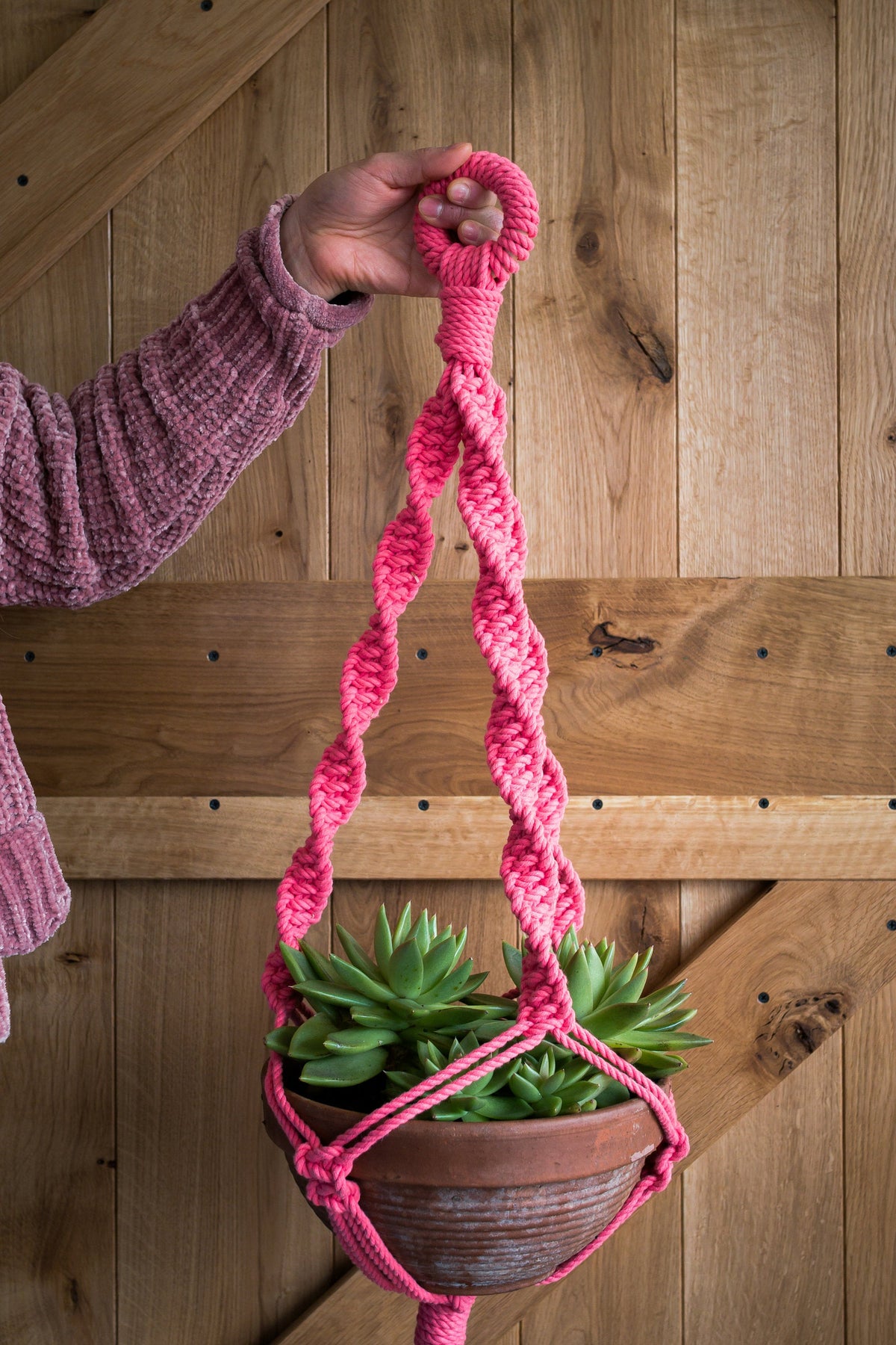 Macrame plant hanger / hanging planter / Succulent planter / Plant holder / Plant hanger / Modern macrame / Gift for her / Housewarming gift